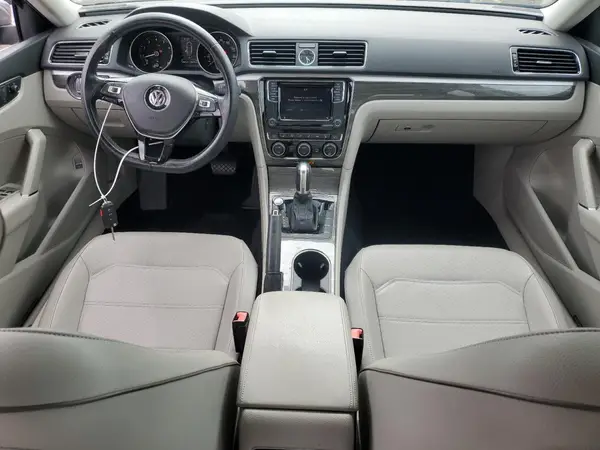 1VWBT7A33HC054739 2017 VOLKSWAGEN PASSAT - Image 8