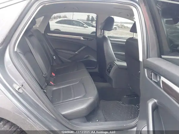 1VWBT7A33HC059701 2017 VOLKSWAGEN PASSAT - Image 8