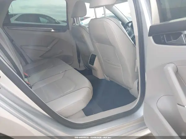 1VWBT7A33HC061853 2017 VOLKSWAGEN PASSAT - Image 8