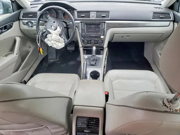 1VWBT7A33HC065272 2017 VOLKSWAGEN PASSAT - Image 8