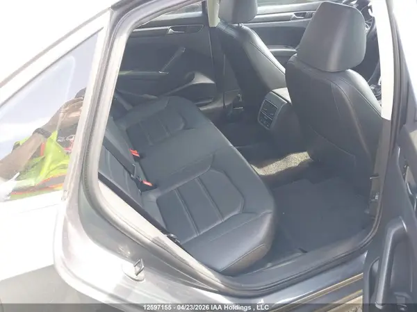 1VWBT7A33HC068088 2017 VOLKSWAGEN PASSAT - Image 8