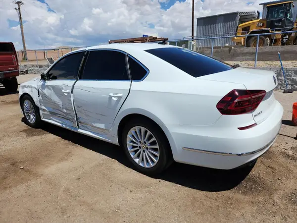 1VWBT7A33HC077387 2017 VOLKSWAGEN PASSAT - Image 2