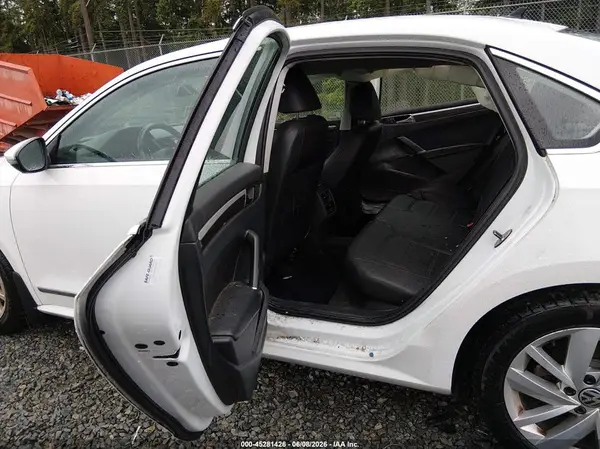 1VWBT7A33HC079169 2017 VOLKSWAGEN PASSAT - Image 8