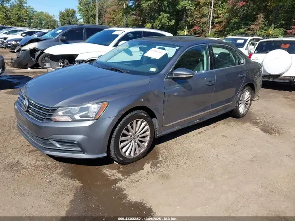 1VWBT7A33HC082654 2017 VOLKSWAGEN PASSAT - Image 2