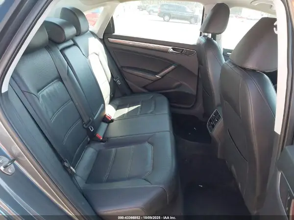 1VWBT7A33HC082654 2017 VOLKSWAGEN PASSAT - Image 8