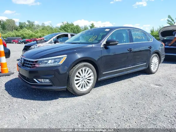 1VWBT7A33HC084517 2017 VOLKSWAGEN PASSAT - Image 2