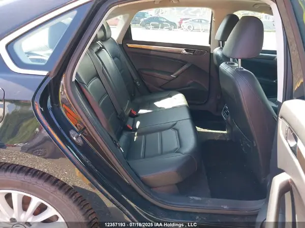 1VWBT7A33HC084517 2017 VOLKSWAGEN PASSAT - Image 8