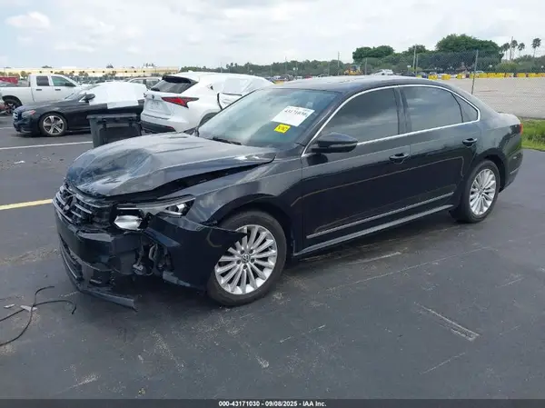 1VWBT7A33HC084548 2017 VOLKSWAGEN PASSAT - Image 2