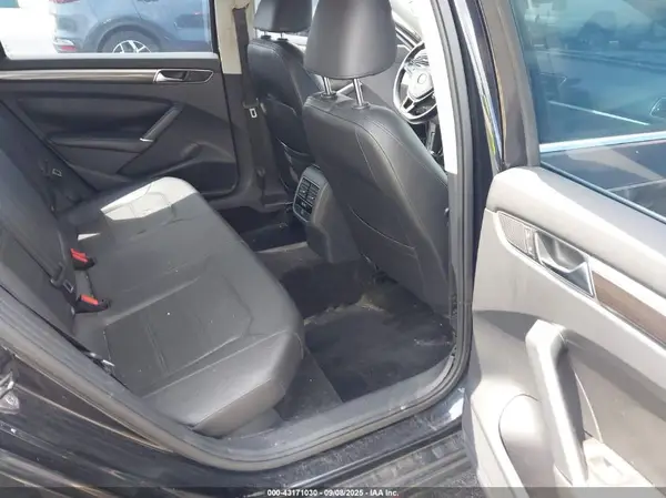 1VWBT7A33HC084548 2017 VOLKSWAGEN PASSAT - Image 8