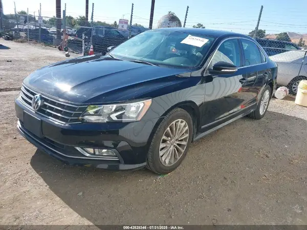 1VWBT7A34GC002468 2016 VOLKSWAGEN PASSAT - Image 2