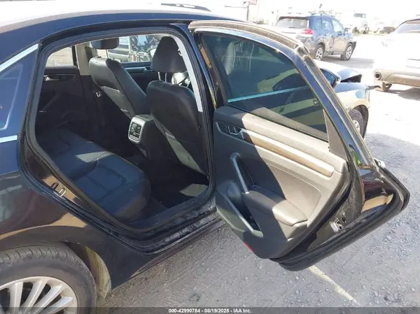 1VWBT7A34GC010215 2016 VOLKSWAGEN PASSAT - Image 8
