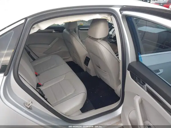 1VWBT7A34GC024650 2016 VOLKSWAGEN PASSAT - Image 8