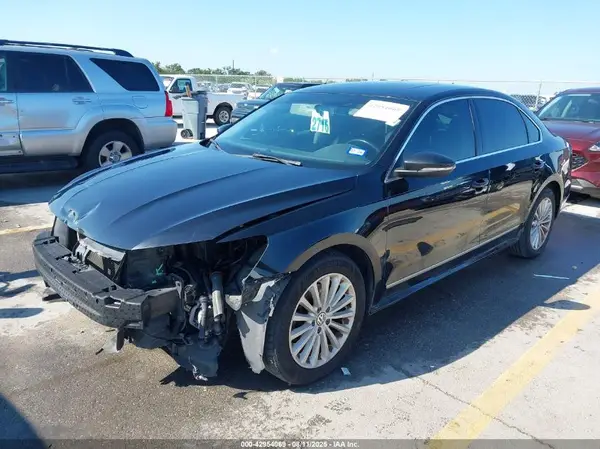 1VWBT7A34GC025717 2016 VOLKSWAGEN PASSAT - Image 2