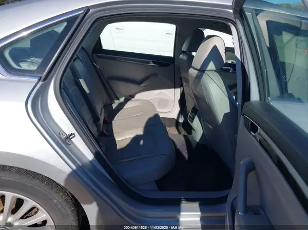 1VWBT7A34GC042615 2016 VOLKSWAGEN PASSAT - Image 8