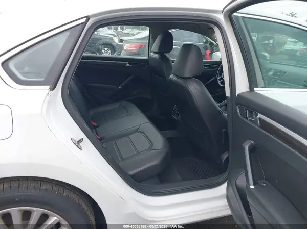 1VWBT7A34GC048527 2016 VOLKSWAGEN PASSAT - Image 8
