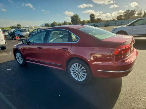 1VWBT7A34GC061682 2016 VOLKSWAGEN PASSAT - Image 2
