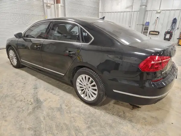 1VWBT7A34GC064873 2016 VOLKSWAGEN PASSAT - Image 2