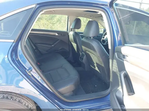 1VWBT7A34HC000172 2017 VOLKSWAGEN PASSAT - Image 8
