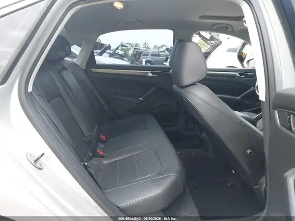 1VWBT7A34HC001578 2017 VOLKSWAGEN PASSAT - Image 8