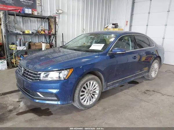 1VWBT7A34HC002696 2017 VOLKSWAGEN PASSAT - Image 2