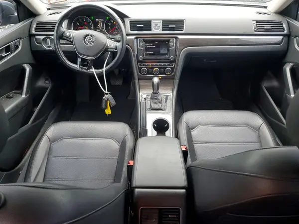 1VWBT7A34HC002732 2017 VOLKSWAGEN PASSAT - Image 8