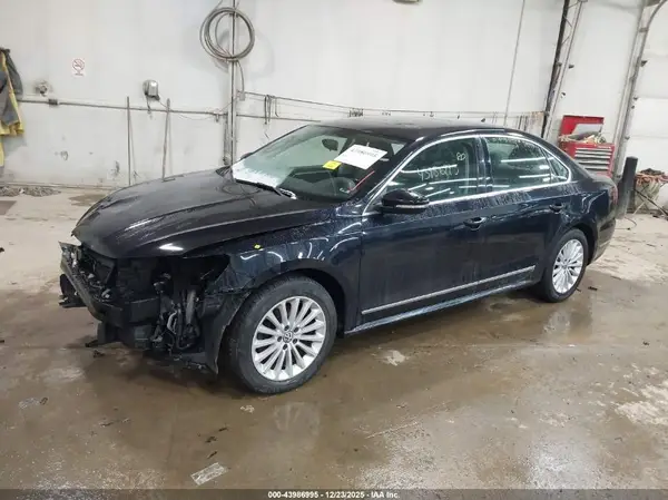 1VWBT7A34HC005811 2017 VOLKSWAGEN PASSAT - Image 2