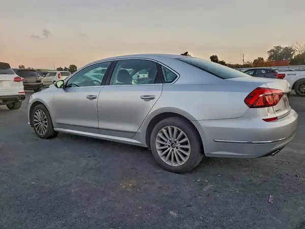 1VWBT7A34HC007834 2017 VOLKSWAGEN PASSAT - Image 2