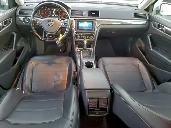 1VWBT7A34HC007834 2017 VOLKSWAGEN PASSAT - Image 8