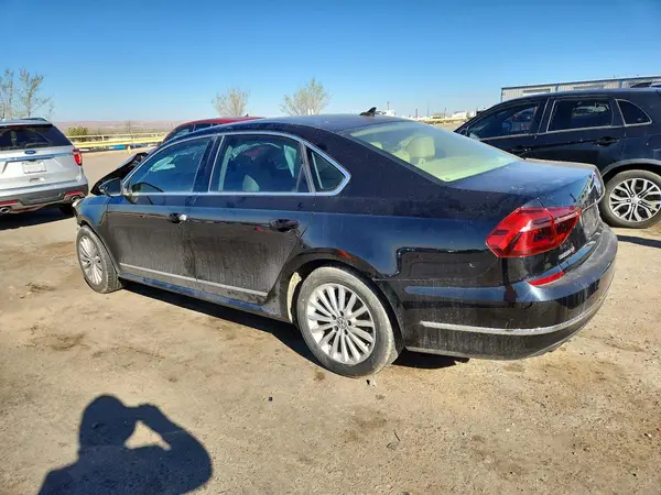 1VWBT7A34HC009406 2017 VOLKSWAGEN PASSAT - Image 2