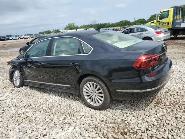 1VWBT7A34HC011916 2017 VOLKSWAGEN PASSAT - Image 2