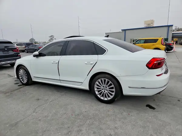 1VWBT7A34HC012435 2017 VOLKSWAGEN PASSAT - Image 2