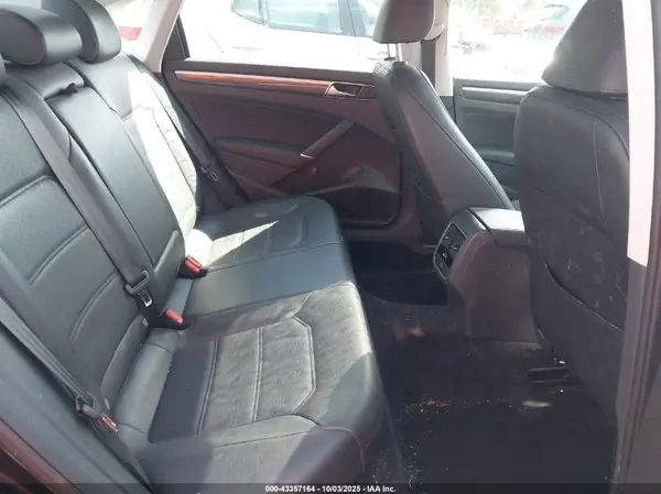 1VWBT7A34HC013097 2017 VOLKSWAGEN PASSAT - Image 8