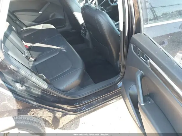 1VWBT7A34HC013228 2017 VOLKSWAGEN PASSAT - Image 8