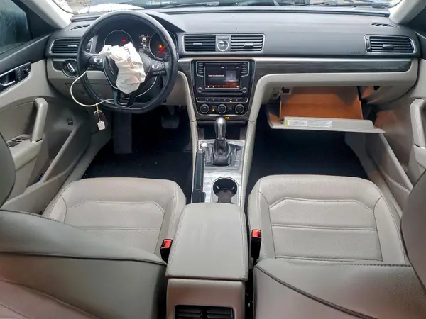 1VWBT7A34HC014623 2017 VOLKSWAGEN PASSAT - Image 8