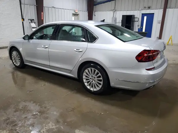 1VWBT7A34HC018459 2017 VOLKSWAGEN PASSAT - Image 2