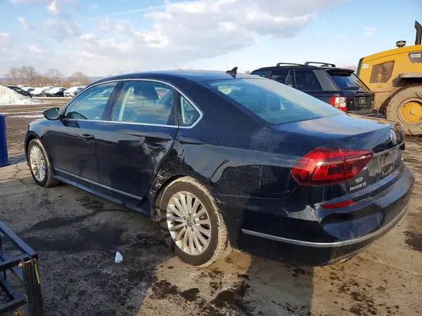 1VWBT7A34HC019675 2017 VOLKSWAGEN PASSAT - Image 2
