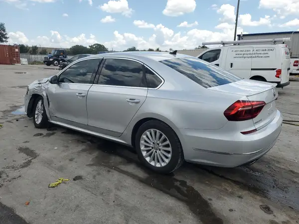 1VWBT7A34HC022396 2017 VOLKSWAGEN PASSAT - Image 2