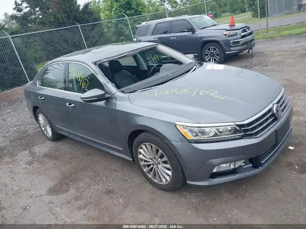 1VWBT7A34HC023855 2017 VOLKSWAGEN PASSAT - Image 1