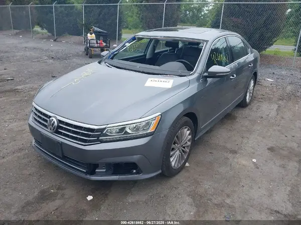 1VWBT7A34HC023855 2017 VOLKSWAGEN PASSAT - Image 2