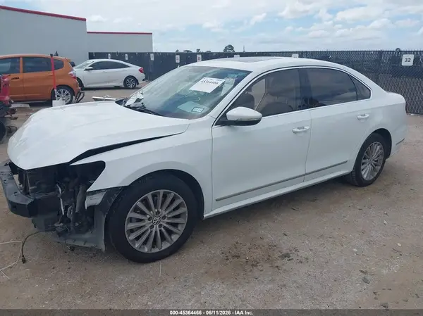 1VWBT7A34HC024424 2017 VOLKSWAGEN PASSAT - Image 2