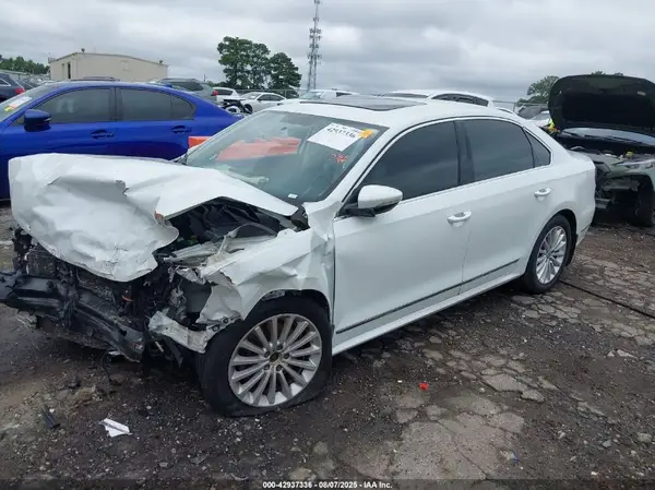 1VWBT7A34HC024777 2017 VOLKSWAGEN PASSAT - Image 2