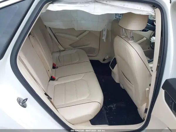 1VWBT7A34HC024777 2017 VOLKSWAGEN PASSAT - Image 8