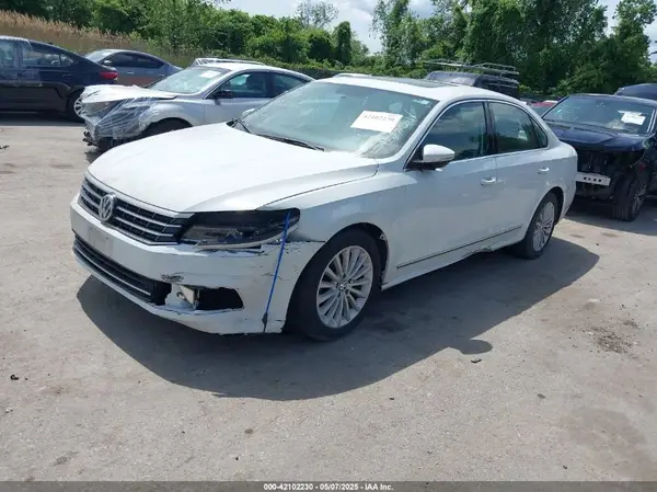 1VWBT7A34HC026397 2017 VOLKSWAGEN PASSAT - Image 2