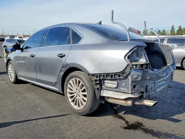 1VWBT7A34HC028117 2017 VOLKSWAGEN PASSAT - Image 2