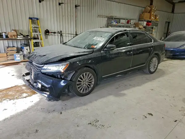 1VWBT7A34HC028599 2017 VOLKSWAGEN PASSAT - Image 1