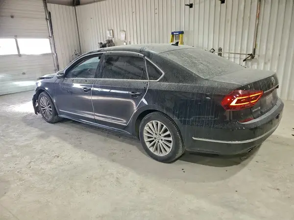 1VWBT7A34HC028599 2017 VOLKSWAGEN PASSAT - Image 2
