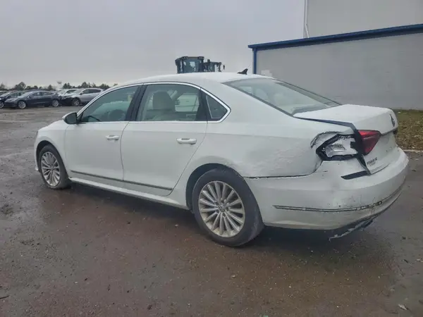 1VWBT7A34HC030904 2017 VOLKSWAGEN PASSAT - Image 2