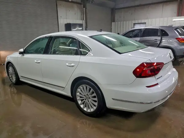 1VWBT7A34HC036167 2017 VOLKSWAGEN PASSAT - Image 2
