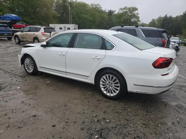 1VWBT7A34HC039974 2017 VOLKSWAGEN PASSAT - Image 2
