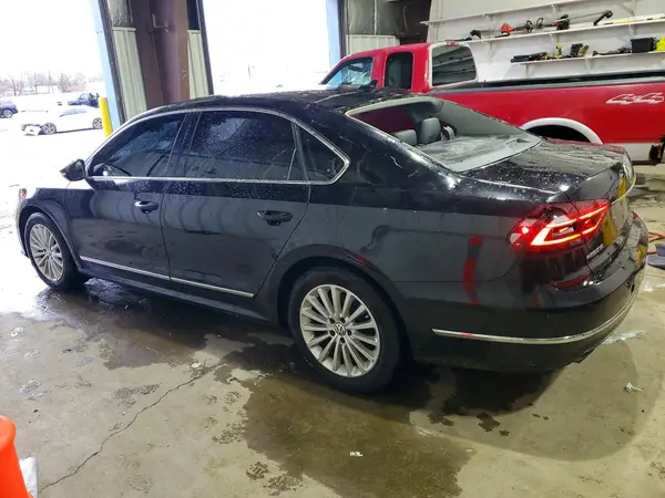 1VWBT7A34HC050893 2017 VOLKSWAGEN PASSAT - Image 2